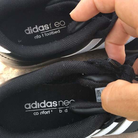 SOLD!!! Adidas sneakers black/white Size 2 youth - Picture 4 of 6